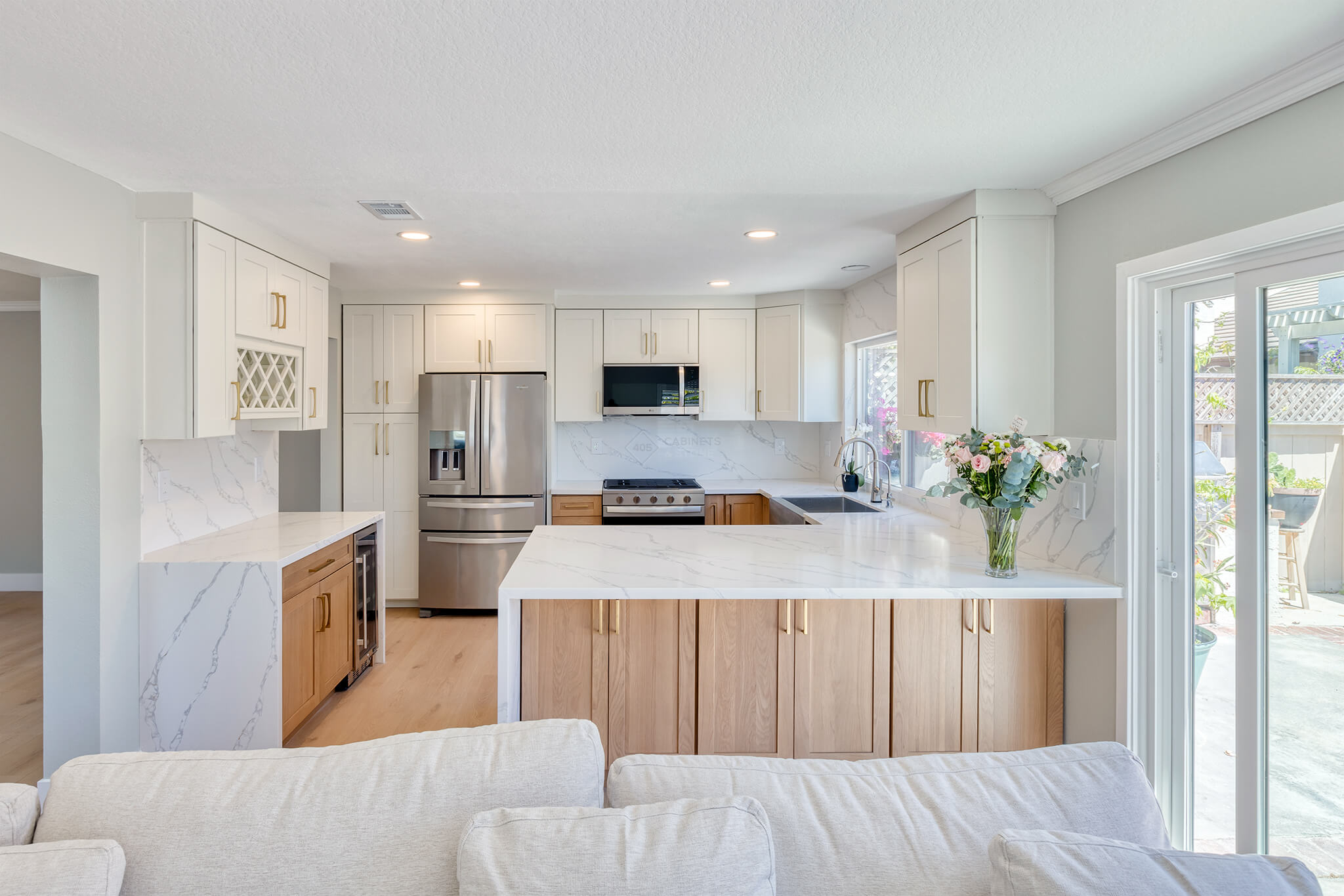 White Oak Kitchen Cabinets: Trending Choice for Stylish Spaces