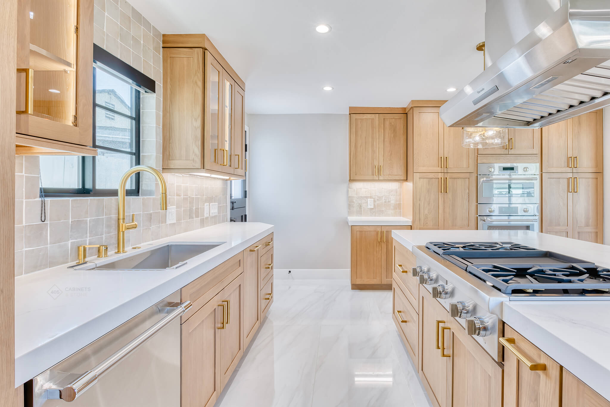 White Oak Kitchen Cabinets: Trending Choice for Stylish Spaces