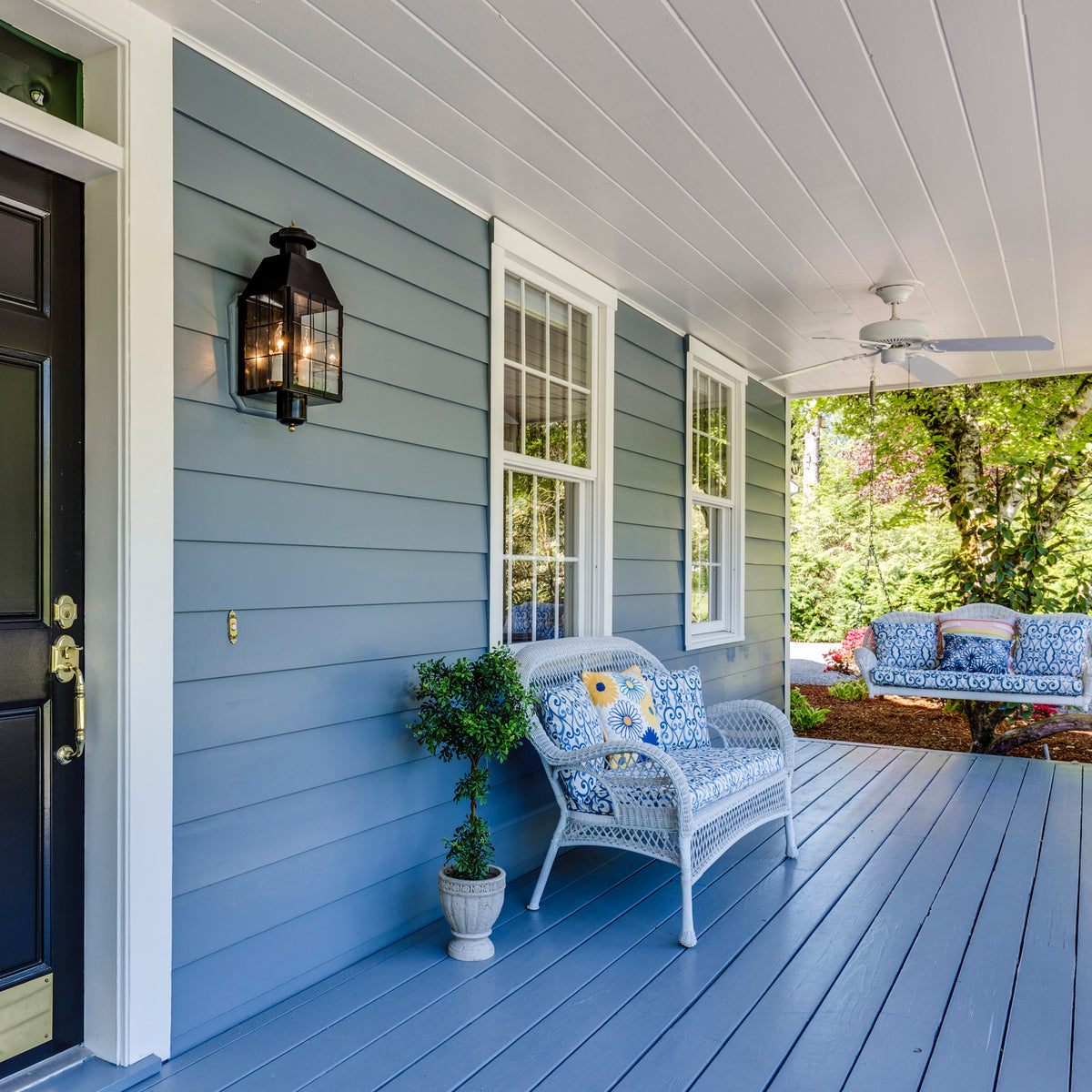 Charming Small Porch Design Ideas that Maximize Curb Appeal